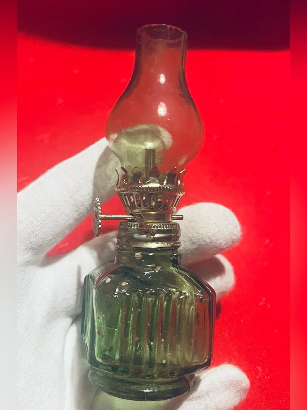 Antique-Style Green Glass Oil Lamp - Decorative Home Accent